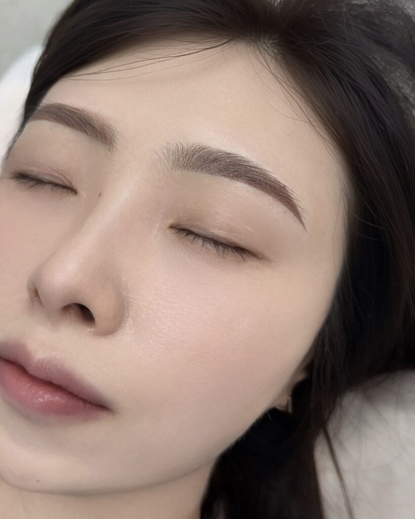 부천 눈썹문신 붉은 잔흔 커버 직후 모습